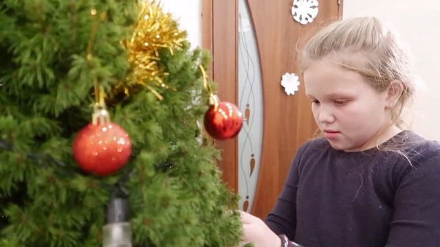 Украшаю ёлку 🎄 на Новый Год 🎅 смотреть онлайн