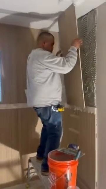 Guest Bathroom Shower Tile Installation #construction #tiling #tiled #tile #bathroomremodel #grout смотреть онлайн