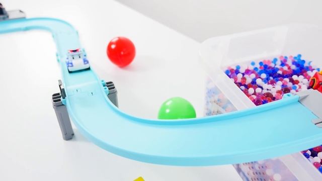 Видео для детей: Робокар Поли в бассейне с шариками ОРБИЗ! смотреть онлайн