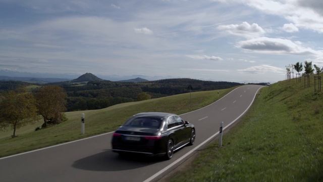 NewMercedes S Class Hybrid (2021) смотреть онлайн