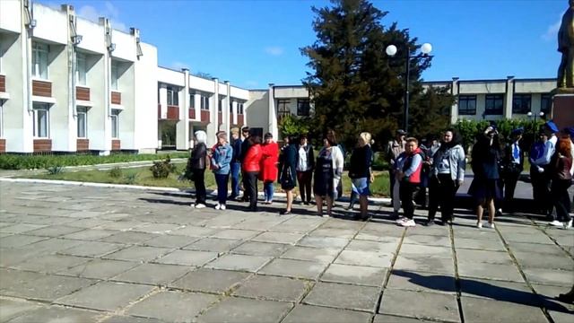 Мы пошли на парад Победы смотреть онлайн