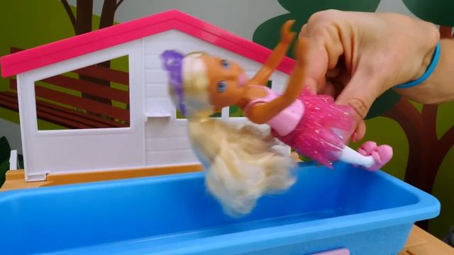 Распаковка домика Барби и Челси - Видео для девочек с куклами. смотреть онлайн