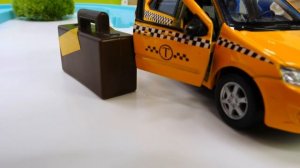 Видео с машинками. Машины-помощники - спешим в аэропорт на самолет.