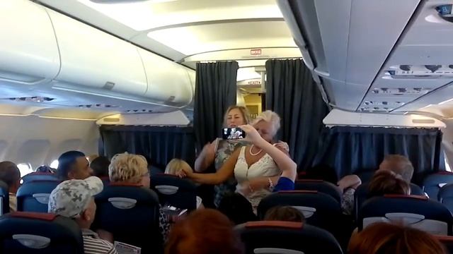 Солодовы. "Бриллиантовые" песни в самолете!))) смотреть онлайн