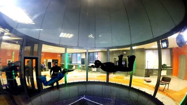 Тренировка в аэротрубе (тройка) смотреть онлайн