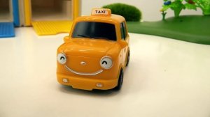 Машины -Помощники - Автобус, трактор и светофор