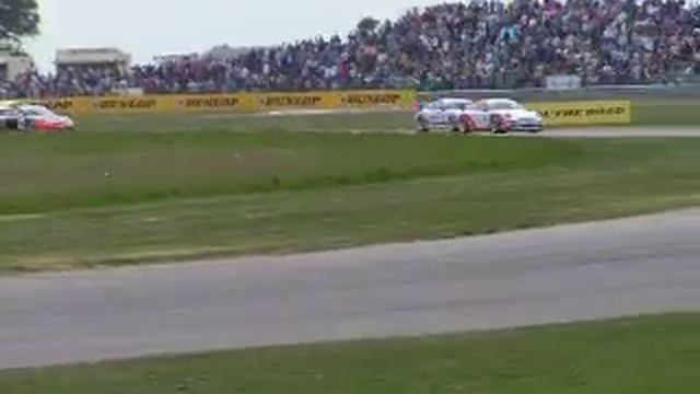 Thruxton Porsche crash смотреть онлайн