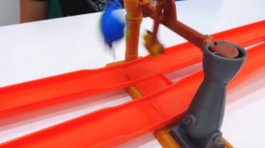 Игры для мальчиков. Энгри Бердс гоняют на машинках