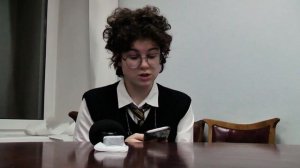 УЛОВКА-22: Александра Семёнова - "Я сижу поправ все законы биологии..." (с музыкой)