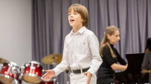 "Ты - человек!"
Слова: Ю. Энтин, Музыка: Е. Крылатов
Исполняет Солоницын Лев