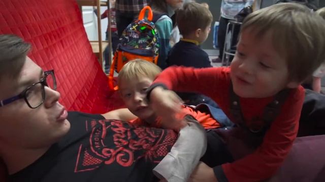 Бабушка подарила нам билеты в необыкновенный театр. смотреть онлайн