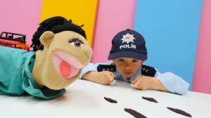 Видео для детей - Полицейский ищет машину - Играем в полицию