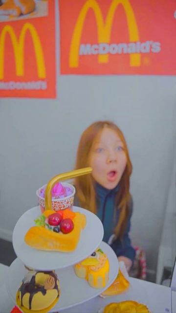 Magic button - makes any wish come true. #funny #magic #school смотреть онлайн