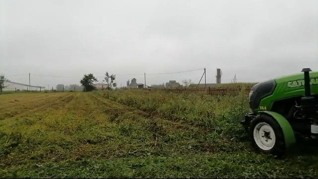 Сбивалка картофельной ботвы в деле с минитрактором Катман XD35.4 смотреть онлайн