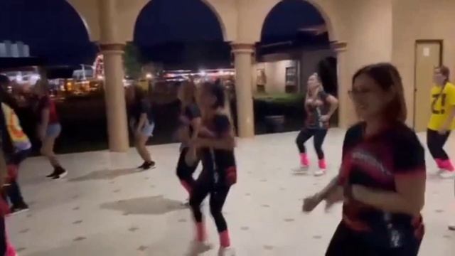 Baila Pa Emociona [Calypso] | By: Coach Mark | Gumaca Zumba Fitness смотреть онлайн