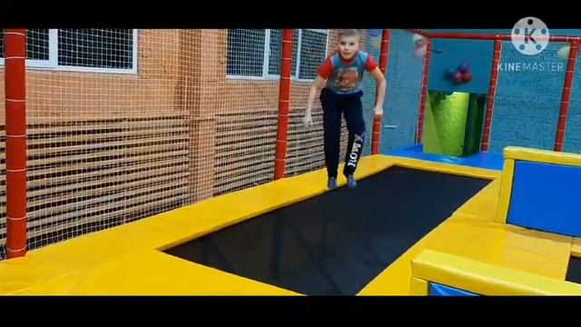 БАТУТНЫЙ ЦЕНТР. Класс!!! (обновлённое видео) смотреть онлайн