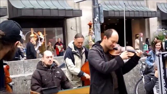Livemusik in der Münchener Fußgängerzone am 10.07.2014 смотреть онлайн