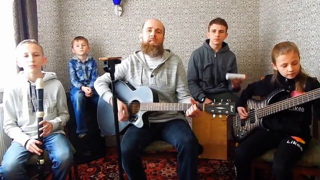 ЭММИгрант & Family - СВЕТ ТВОЙ /Ты являешь свет Свой/ LIVE смотреть онлайн