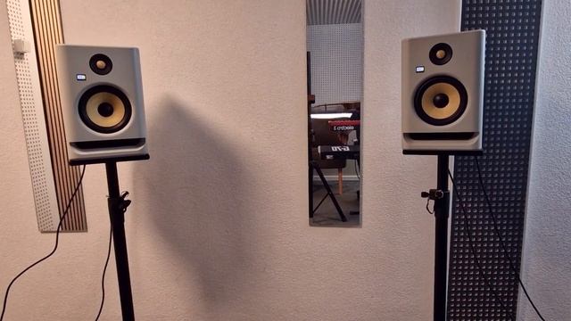 StudioMonitor KRK R7 VS ActiveMonitor RCF Art 708-A смотреть онлайн