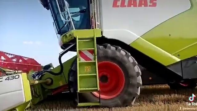 CLAAS TUCANO 320.- i znowu żniwa , tym razem nowym nabytkiem z za między. смотреть онлайн