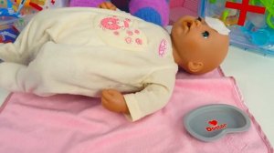 Новые игры доктор –Кукла Беби Анабель заболела! - Видео игры в куклы Дочки Матери с Baby Born