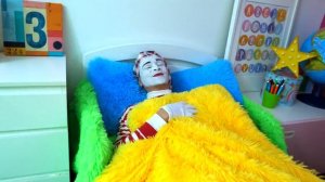 Кукла БЕБИ БОН мешает спать няне! Смешные видео куклы Baby Born. Детские игры одевалки для девочек