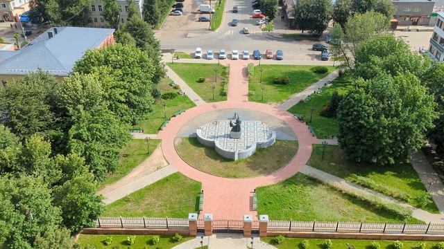 Panoramic view of the city of Shuya taken from the Bellstry of the Resurrection cathedral. смотреть онлайн