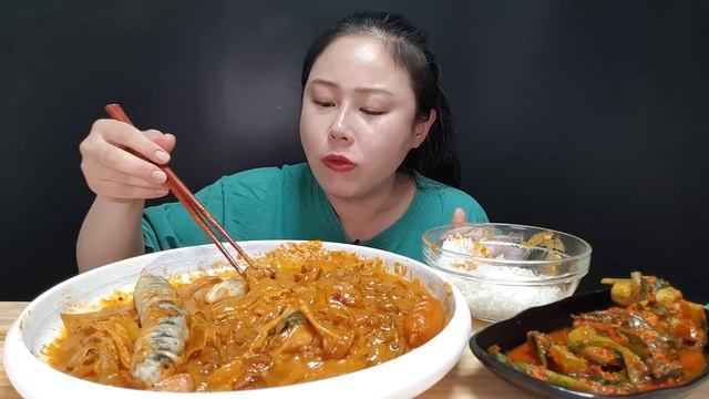 두찜 신메뉴:) 마라로제찜닭 🔥아주 매운맛(ft.김말이,튀김 만두,밥) 핵폭탄 오이김치 야무지게 먹방 spicy steamed rosé chicken mukbang 매운음식먹방 смотреть онлайн