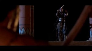 Эпичное падение Мемнона. кадр из фильма Царь Скорпионов 2002