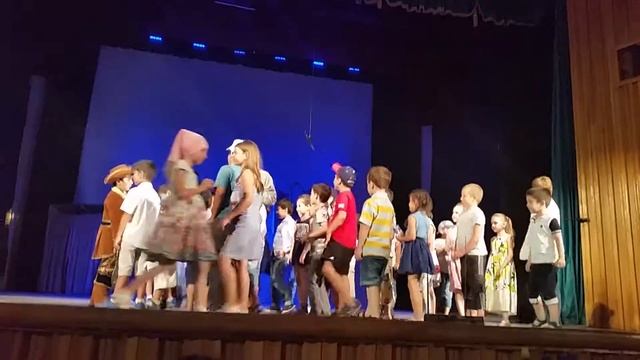 Очень интересный спектакль мы смотрели в зале Аварского театра,называется "Безликий и миска бедняка смотреть онлайн