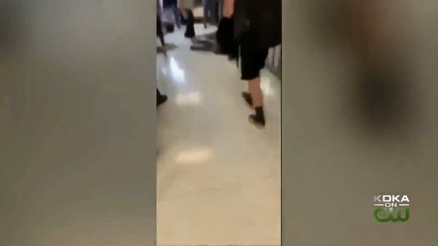 Fight Breaks Out In Hallway Of Highlands High School смотреть онлайн