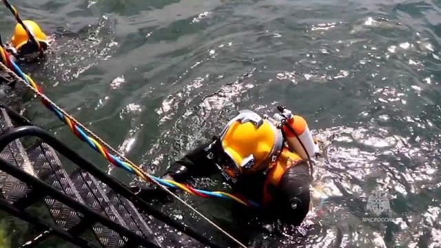 ❗️ Более 42 тонн опасных предметов поднято со дна Балтики, сообщает МЧС России. смотреть онлайн