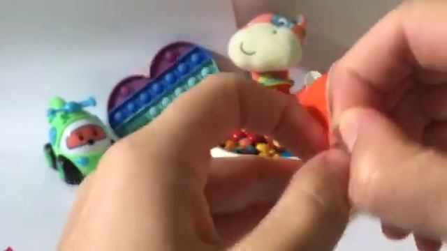 Рыжий Жираф купается в вкусняшках смотреть онлайн