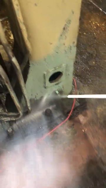 Очистка старой краски, маслоотложений и производственной грязи 4 атм смотреть онлайн