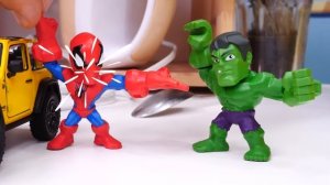 Бен 10 vs Стим Смит. Федор Капуки Кануки и Супергерои готовят кашу. Готовим вместе с игрушками