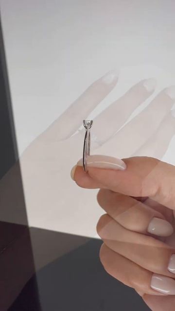 Кольцо с бриллиантом смотреть онлайн