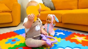 Игры с детьми - Маша Капуки и Свинка Пеппа в шоу Мамина школа - Беби Бон видео