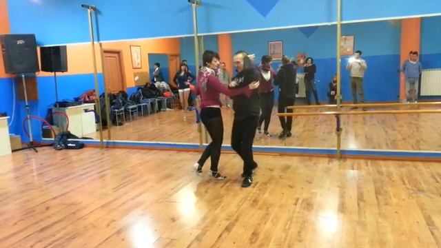 Salsa on1 principiante - setenta a la enganadora смотреть онлайн