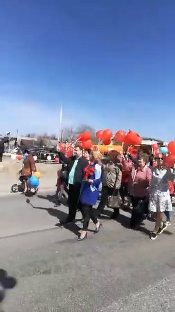 Демонстрация 1 мая 2017 года г. Березовский Колонна от коллектива БМАДОУ "Детский сад № 1" смотреть онлайн