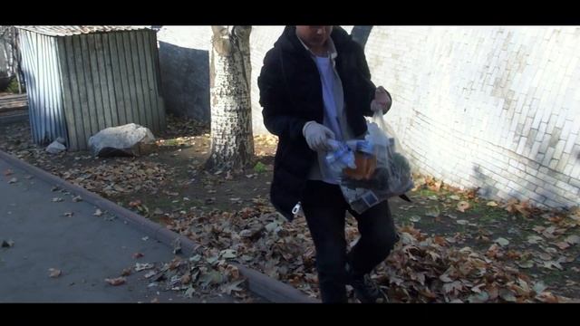 TEENAGER TV - очищают город от мусора! смотреть онлайн