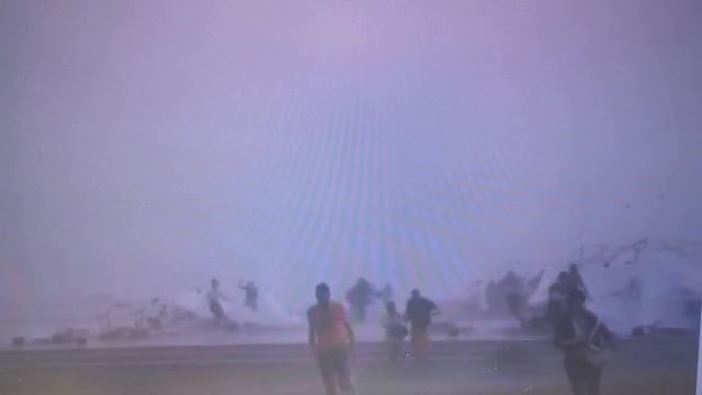 На видео засняли, как под Каунасом ветер с ливнем разнёс праздничный лагерь архитекторов смотреть онлайн