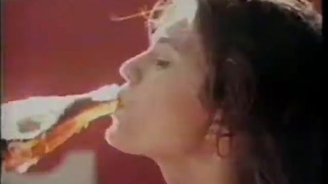 1984 - Coca-Cola - Coke Is It (On The Beach) Commercial смотреть онлайн