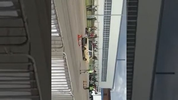 Мустанг  vs Ягуар вот это гонка жесть !