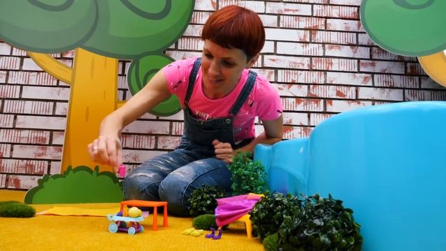 Маша Капуки и куклы Барби в бассейне - Видео для девочек. смотреть онлайн