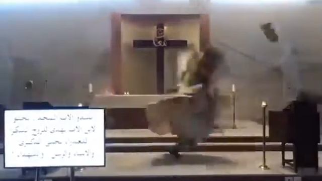 Священник убегает во время взрыва в Бейруте, Ливан смотреть онлайн