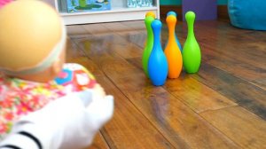 Детские мультики с БЕБИ БОН - Боулинг на машинках для пупсов Baby Born! - Видео куклы для девочек