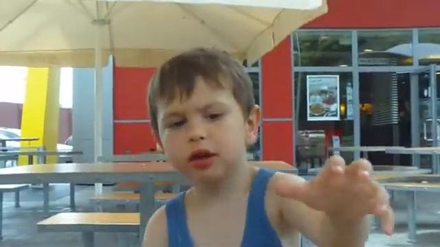 Klein-Franjo bei McDonald's® (09.07.2011, 640x360) смотреть онлайн