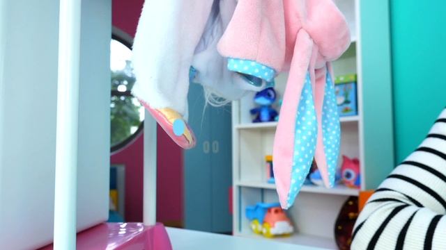 Игры с БЕБИ БОН - стираем вещи малышки. Весёлые игры дочки матери Как Мама для девочек с Baby Born смотреть онлайн