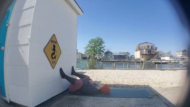 Climbing The Wall - 25 minute YIN STYLE w/ Zoe - Common Bond Yoga смотреть онлайн