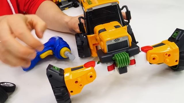 Видео про машинки - Бамбли потерял колесо? Роботы Трансформеры и игры для мальчиков смотреть онлайн
